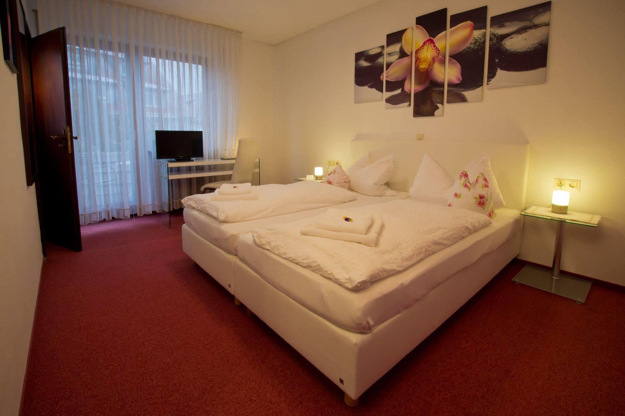 Hotel Rosengarten Schwaebisch Gmuend Ngoại thất bức ảnh