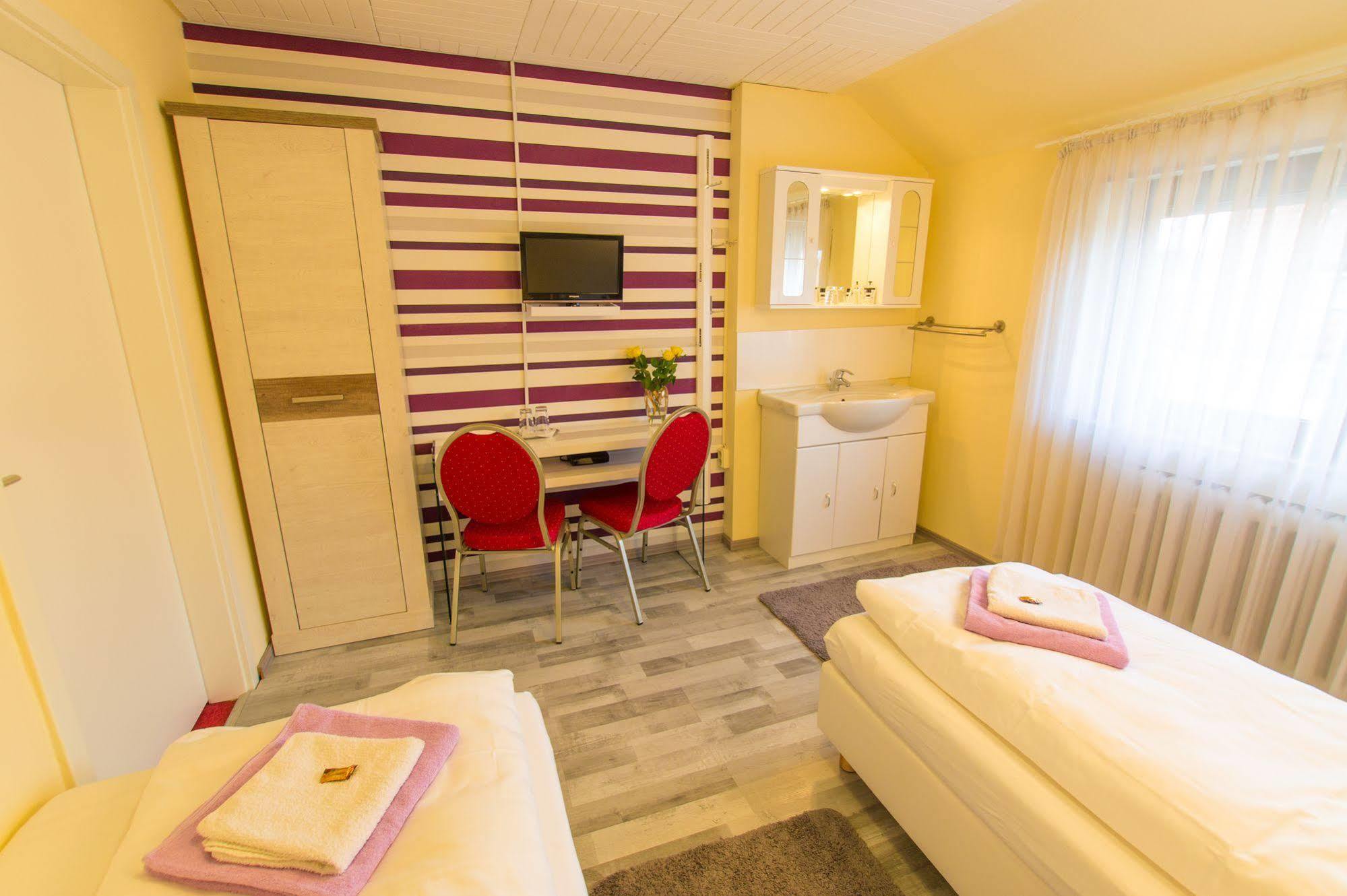 Hotel Rosengarten Schwaebisch Gmuend Ngoại thất bức ảnh